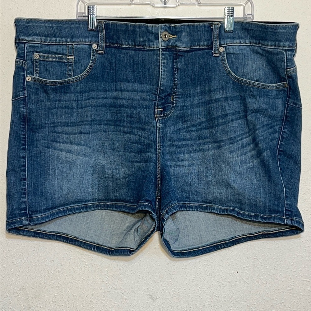 Torrid Womens Bombshell Skinny Shorts Size 26